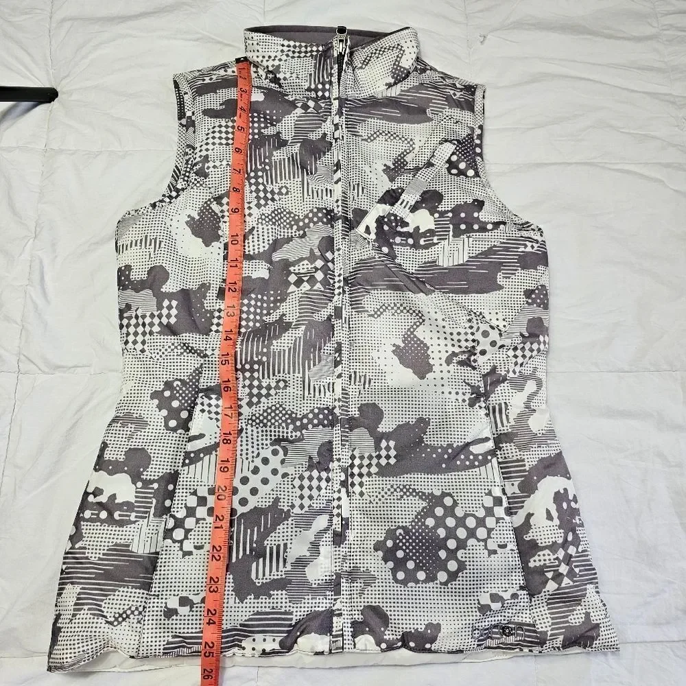 Burton Command Camo Style Print Winter Puffer Vest‎ Women's Size Small
